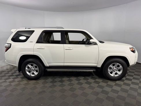 Used 2017 Toyota 4Runner SR5 Premium image 11