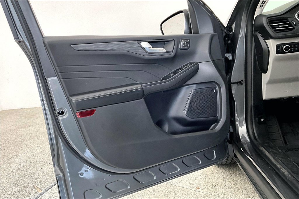 Used 2025 Ford Escape Platinum AWD/4WD image 22