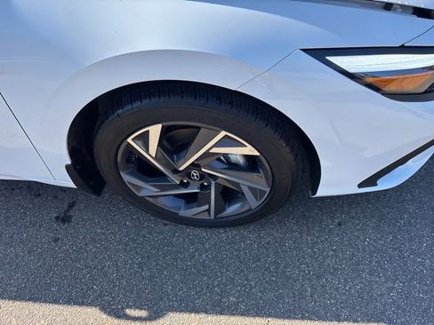 Certified 2025 Hyundai Elantra Sport image 34