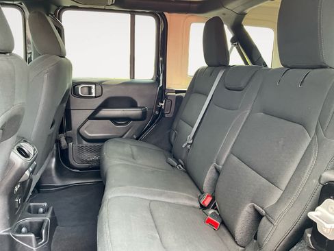Used 2021 Jeep Wrangler Unlimited Sahara AWD/4WD image 13
