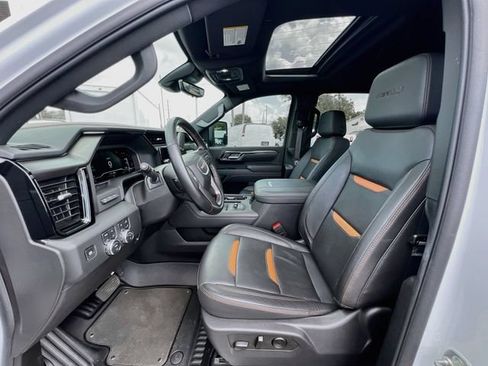 Used 2025 GMC Sierra 3500 AT4 w/ AT4 Premium Plus Package AWD/4WD image 9