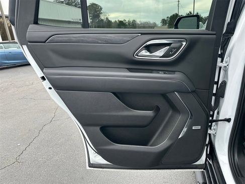 Used 2022 GMC Yukon SLT w/ SLT Premium Package image 22