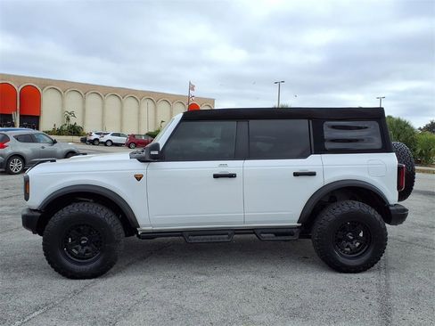 Used 2023 Ford Bronco Badlands image 4