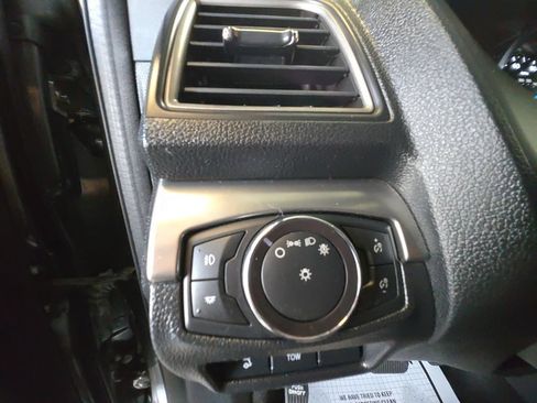 Used 2018 Ford Explorer XLT w/ Equipment Group 202A AWD/4WD image 26