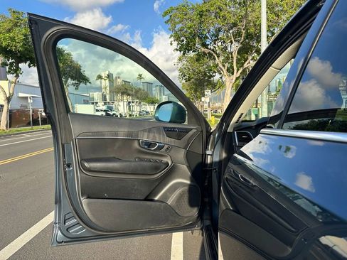 Used 2020 Volvo XC90 T5 Momentum w/ Protection Package Premier image 15