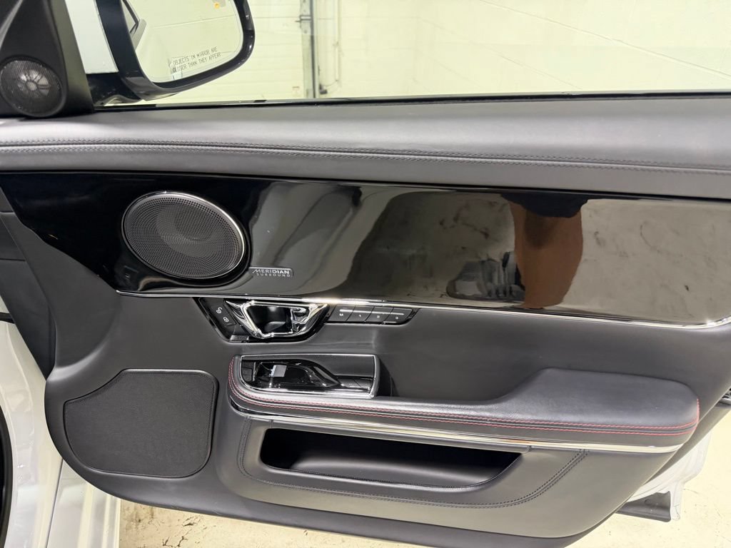 Used 2016 Jaguar XJ RWD image 43