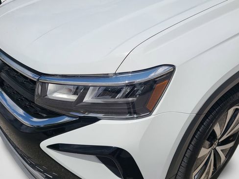 Used 2022 Volkswagen Taos SE image 14