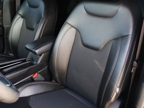 Used 2024 Jeep Compass Latitude w/ Altitude Special Edition image 12