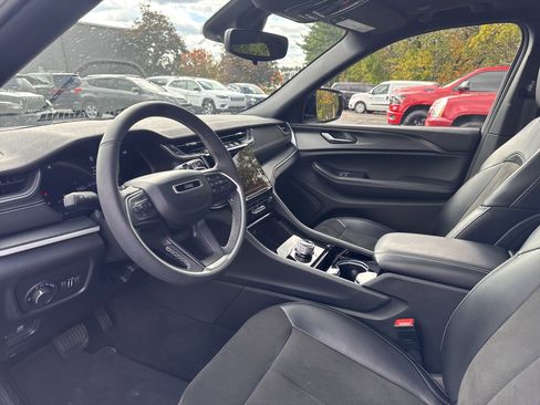 Certified 2023 Jeep Grand Cherokee Altitude image 16