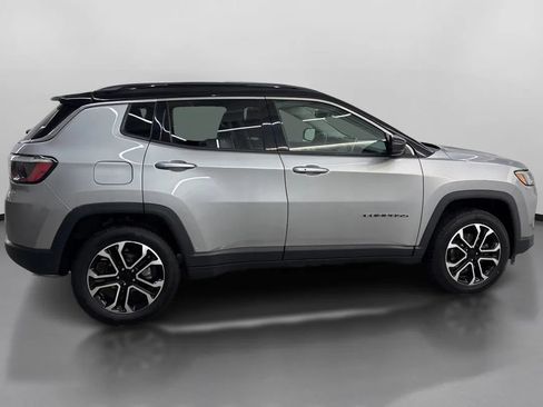 Used 2022 Jeep Compass Limited w/ Sun and Sound Group AWD/4WD image 11