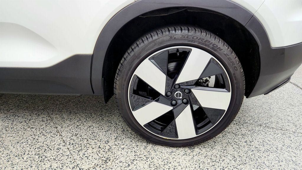 Used 2023 Volvo XC40 Recharge Ultimate AWD/4WD image 9
