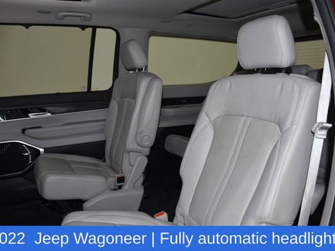 Used 2022 Jeep Wagoneer Series III w/ Premium Group I AWD/4WD image 29