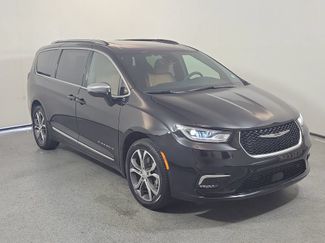 Used 2025 Chrysler Pacifica Pinnacle AWD/4WD video 1