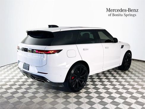 Used 2024 Land Rover Range Rover Sport SE AWD/4WD image 7