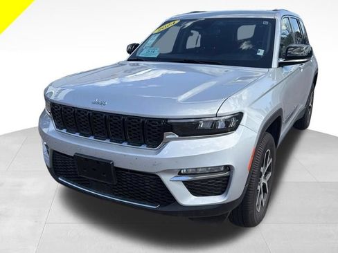 Used 2024 Jeep Grand Cherokee Limited AWD/4WD image 3