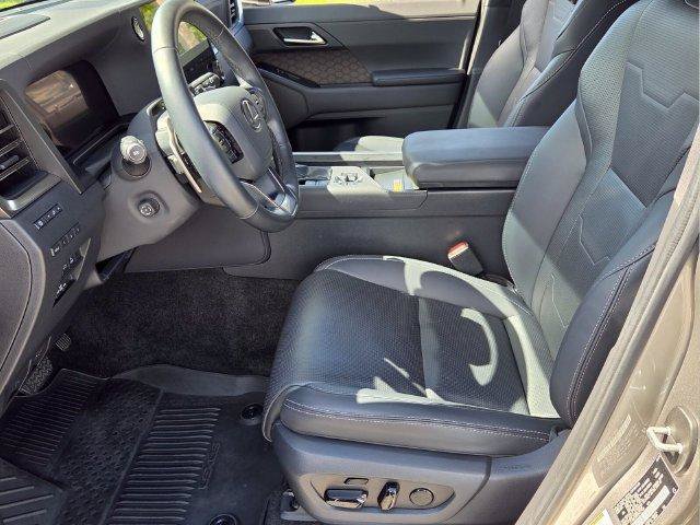 Used 2024 Lexus GX 550 w/ Accessory Package (2T) AWD/4WD image 10