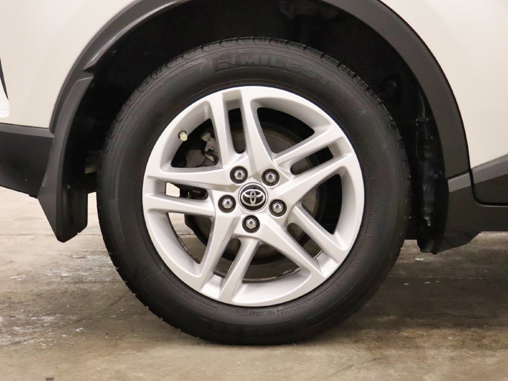 Used 2021 Toyota C-HR LE FWD image 57