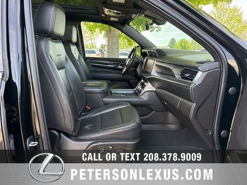Used 2021 GMC Yukon XL Denali w/ Denali Premium Package AWD/4WD image 13