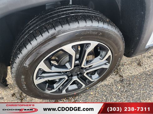 Used 2023 Jeep Compass Limited image 9