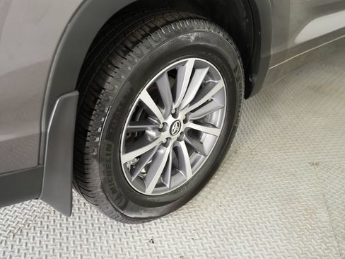 Used 2017 Toyota Highlander XLE AWD/4WD image 64