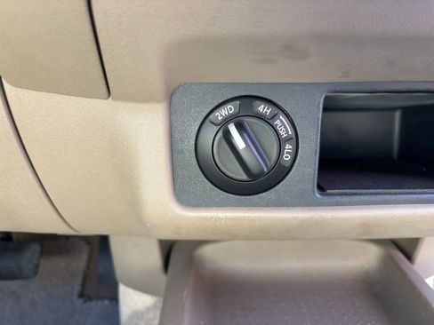 Used 2005 Nissan Frontier SE w/ (P01) Power Pkg AWD/4WD image 14