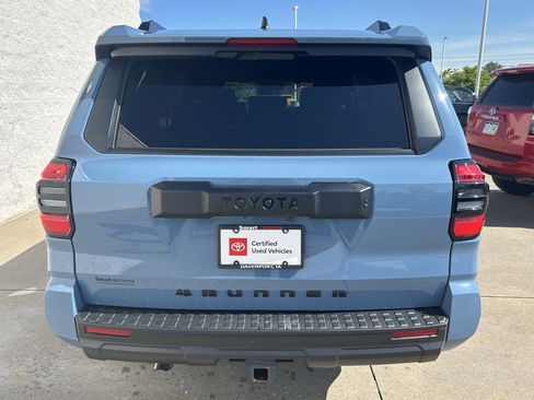 Used 2025 Toyota 4Runner SR5 AWD/4WD image 5