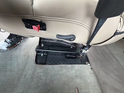 Used 2005 GMC TopKick C4500 4x4 Crew Cab image 48