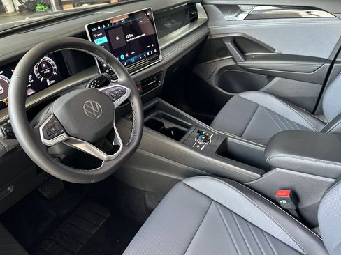 New 2026 Volkswagen Tiguan SE FWD image 8