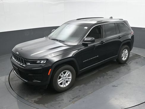 Used 2023 Jeep Grand Cherokee Laredo w/ Luxury Tech Group I AWD/4WD image 35