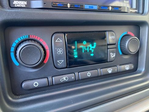 Used 2005 Chevrolet Avalanche 2500 w/ Preferred Equipment Group image 13