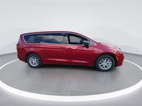 New 2026 Chrysler Pacifica Select image 9