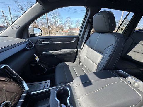 New 2025 GMC Acadia Elevation w/ Elevation Premium Package image 24