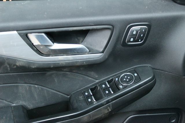 Used 2025 Ford Escape Platinum AWD/4WD image 17