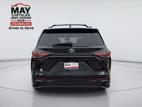 Used 2023 Toyota Sienna XSE w/ XSE Plus Package AWD/4WD image 6