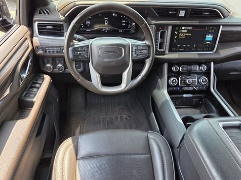 Used 2022 GMC Yukon XL Denali AWD/4WD image 8
