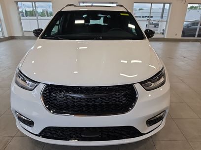 Used 2025 Chrysler Pacifica Limited