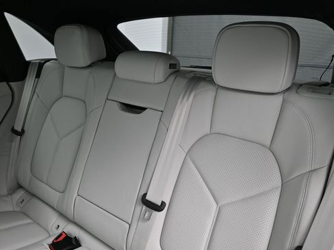 New 2026 Porsche Macan image 6