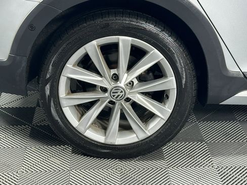 Used 2017 Volkswagen Golf Alltrack SE image 15