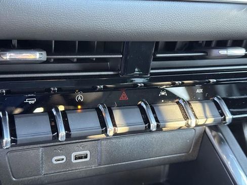 New 2026 GMC Canyon Elevation w/ LPO, Black Badging Package image 16