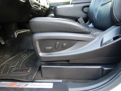 Used 2018 Chevrolet Silverado 1500 LT w/ Redline Edition image 12