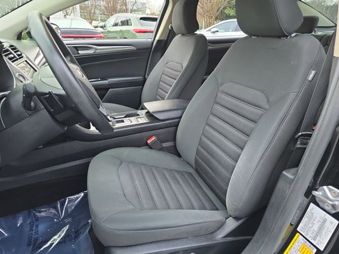 Used 2017 Ford Fusion SE w/ Fusion SE Technology Package image 14