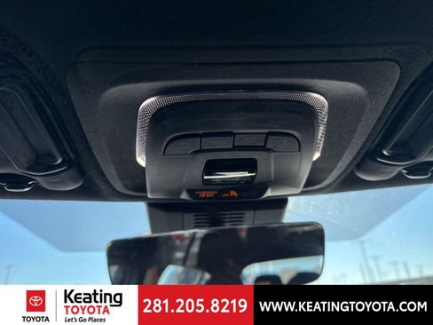 Used 2024 Toyota Corolla SE image 19