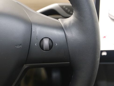 Used 2023 Tesla Model Y Long Range image 32