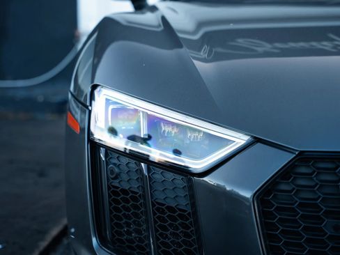 Used 2018 Audi R8 V10 w/ Premium Package RWD image 13