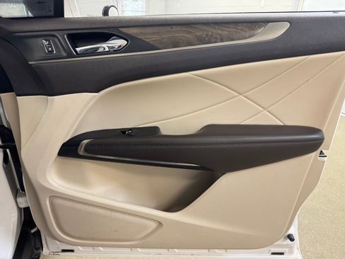 Used 2017 Lincoln MKC Reserve image 30