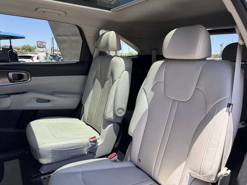 Used 2025 Kia Sorento EX w/ EX Panoramic Sunroof Package FWD image 34