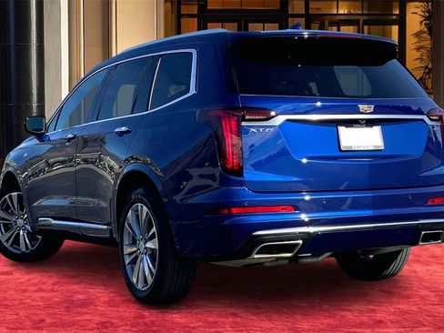 Certified 2023 Cadillac XT6 Premium Luxury image 4