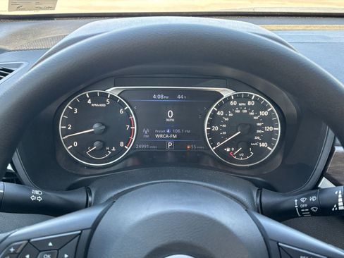 Used 2025 Nissan Altima 2.5 SV FWD image 41