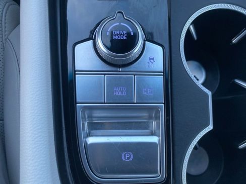 Used 2025 Genesis G70 2.5T image 26