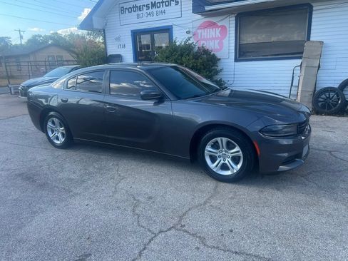 Used 2021 Dodge Charger SXT w/ Leather Interior Group RWD image 2